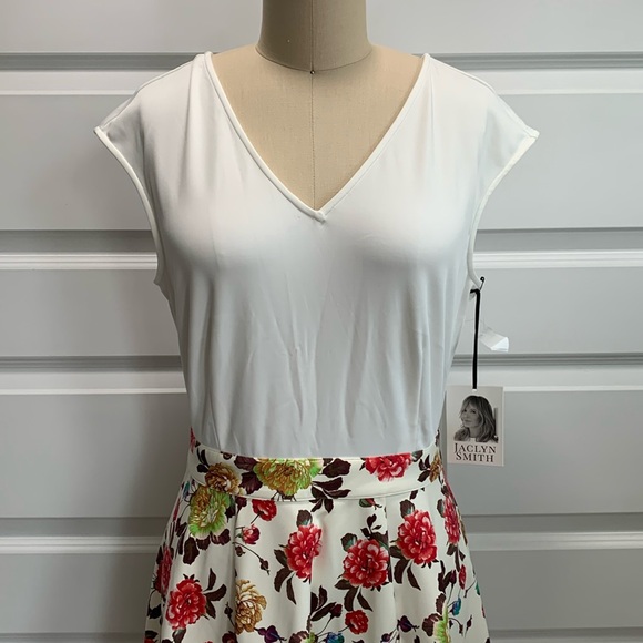 New NO TAGS JACLYN SMITH floral printed scuba stretch V neck midi dress. - Picture 2 of 13